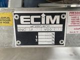 a sign on the back of a vehicle that says ecm