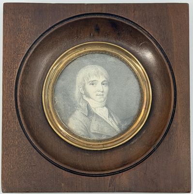 portrait d'un homme en costume-cravate, dans un cadre en bois