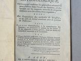 un livre ouvert sur lequel figure une illustration en noir et blanc représentant le titre d'un poème