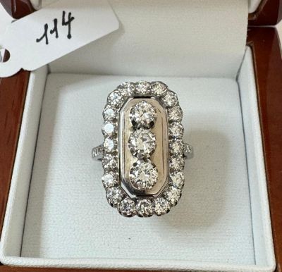 Bague " Marquise " en or gris et platine, sertie de 3 diaman…