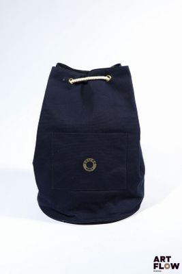 CELINE Sac sceau en tissu bleu marine.