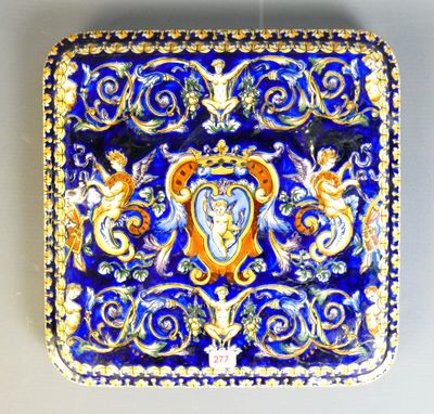 une image représentant une boîte bleue et dorée ornée d'un motif