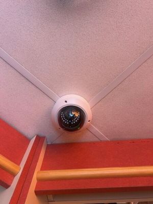 Matériel de vidéo surveillance comprenant deux caméras HIKVI…