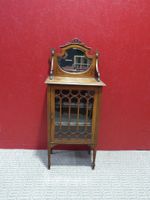 Petite vitrine en acajou et placage d'acajou, ouvrant par un… (photo 3)