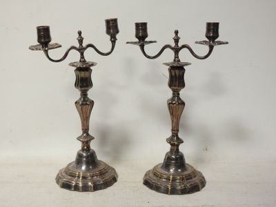 paire de bougeoirs anciens en métal argenté