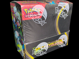 une boîte de cartes à collectionner Pokémon sur fond noir