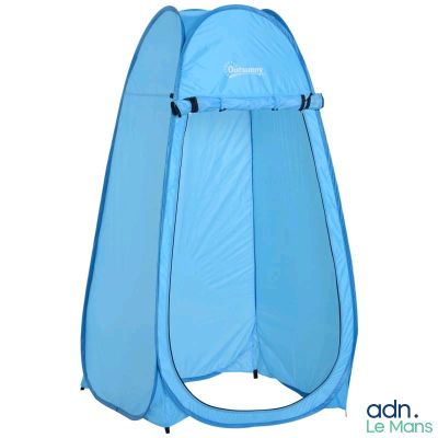 Les toilettes portables bleues sont ouvertes et prêtes à être utilisées.