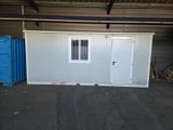 une photo d'un conteneur de rangement dans un garage