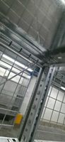 Un lot de 5 colonnes de rayonnage en acier galvanisé en très… (photo 3)