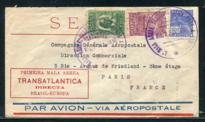 un gros plan d'une carte postale sur laquelle figure un timbre