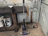 une machine qui se trouve dans un garage