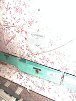 MALLE en bois garnie de cuir, intérieur en tissu et sangle. (photo 2)