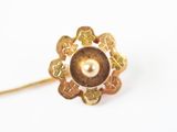 une image représentant une bague en or avec une perle au centre