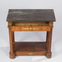 Une console en acajou et placage d'acajou de style Empire (photo 2)