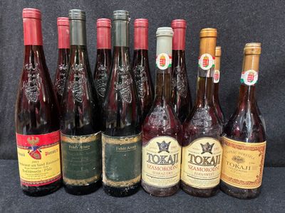 Plusieurs bouteilles de vin sont alignées sur une surface noire