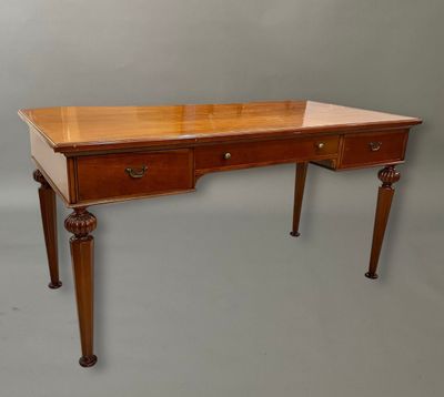 Bureau plat de milieu en bois et placage d'acajou de forme c… - Photo 1