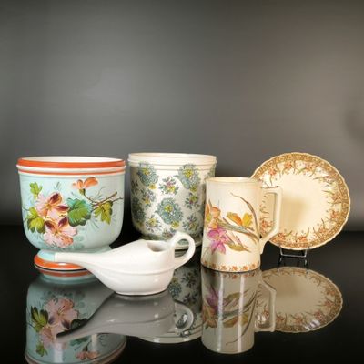 many cups and saucers sitting on a table