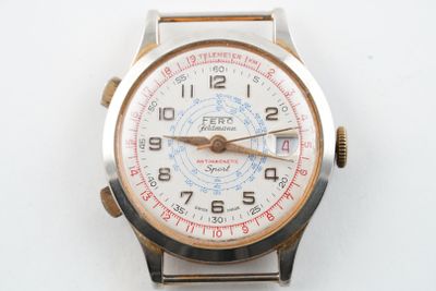 une montre-bracelet en argent et or avec un cadran blanc