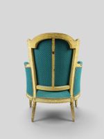 Bergère en hêtre mouluré, sculpté et rechampi gris, dossier … (photo 6)