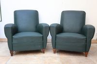 Suite de deux fauteuils club en bois teinté à garniture de s…