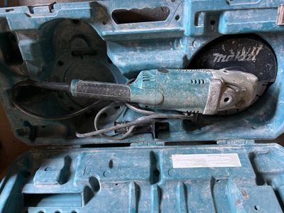 Disqueuses MAKITA filaire Diam 230 Test d'allumage OK - Photo 1