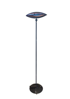 un porte-parapluies noir surmonté d'un parapluie bleu