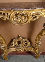 Console en bois sculpté, ajouré et doré. (photo 2)