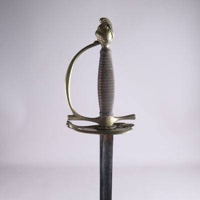 une image représentant une épée surmontée d'un oiseau