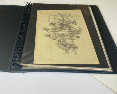 un dessin représentant un homme assis sur une chaise, dans une chaise