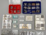de nombreux types de vis et d'écrous dans une boîte