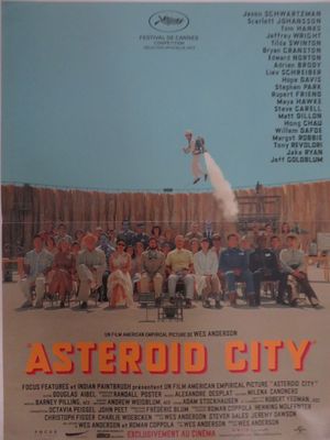une image représentant une affiche de film sur laquelle on voit un groupe de personnes posant pour une photo