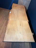 Lot de trois tables de salle à manger à épais plateaux en ch… (photo 5)