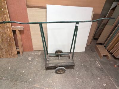 a small cart with a handle on it in a room