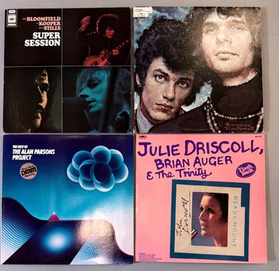 quatre albums vinyles regroupant divers morceaux des années 1970 et du début des années 1970