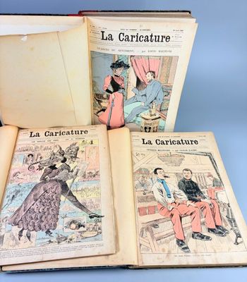 Trois livres sont ouverts sur une surface bleue ; l'un d'entre eux comporte l'image d'une femme en robe, et l'autre celle d'un homme en homme
