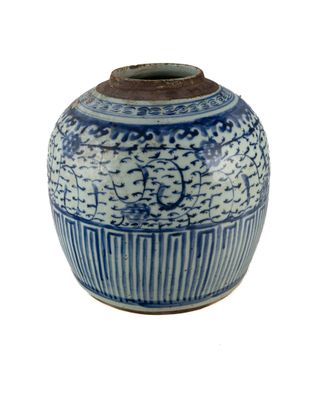 un vase bleu et blanc avec un couvercle marron