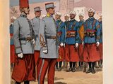 beaucoup d'hommes en uniforme