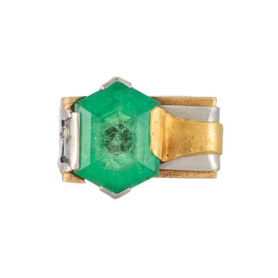 a close up of a ring with a green stone on it