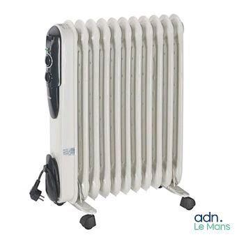 une image représentant un radiateur blanc posé sur un mur blanc