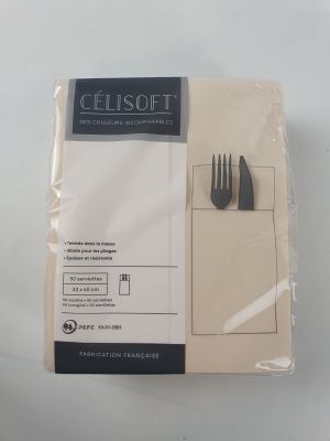 deux fourchettes et deux serviettes sur la table
