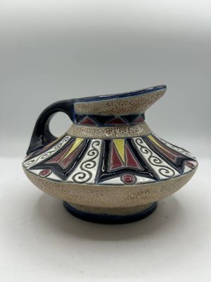 a picture of a vase with a decorative design on it