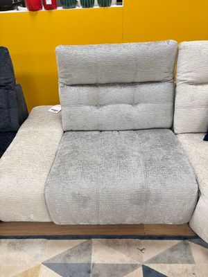 Deux chauffeuses MOBILIER DE FRANCE modèle SAFRAN coloris gr… - Photo 1