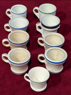 Ensemble varié de tasses brulots comprenant 9 tasses
