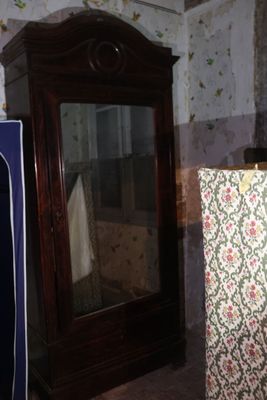 Entier contenu de la chambre de gauche comprenant une armoir… - Photo 1