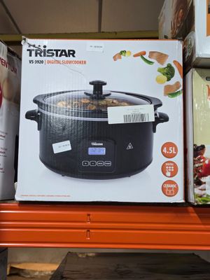 une boîte de nourriture sur une étagère dans un magasin