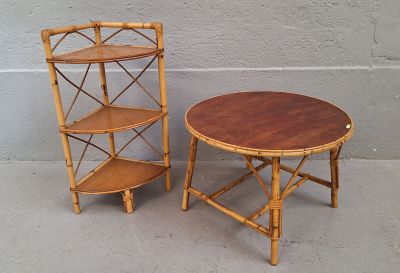 Lot comprenant: - Table basse circulaire en bambou. Diam. 69…