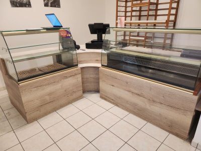 Agencement de boulangerie, se trouvant à FEINS : - Vitrine s…