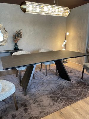 1 table « ICARO » 200 x 100 x 77 cm. Piétement chêne