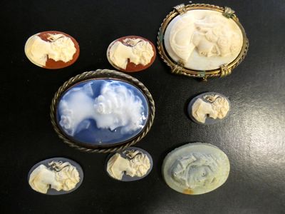 many different types of carved cameos on a table