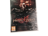 Le jeu Wii « Project Zero 2 » est présenté sur une surface blanche